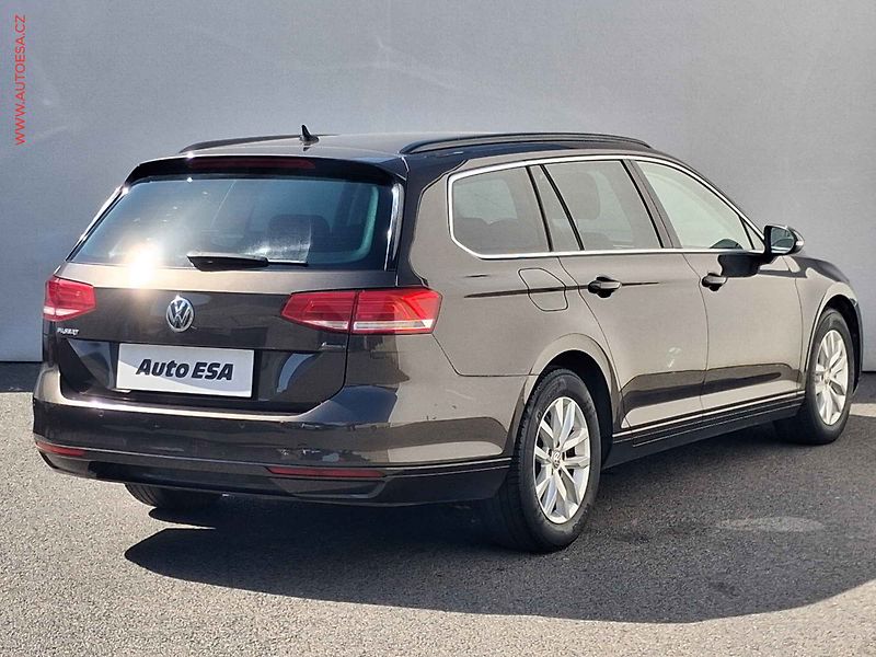 Volkswagen Passat (2015) 2.0 TDi, 1.maj, AC, temp - fotka 4 z 19