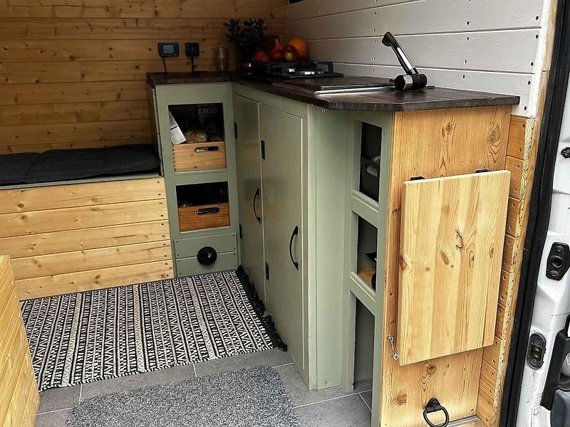 DIY karavan festival na Žižkárně v Českých Budějovicích. Dodávka Stanislava Vlažného.