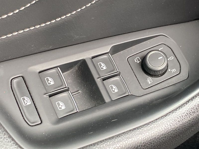 Volkswagen Passat (2019) 2.0 TDI DSG - fotka 19 z 34