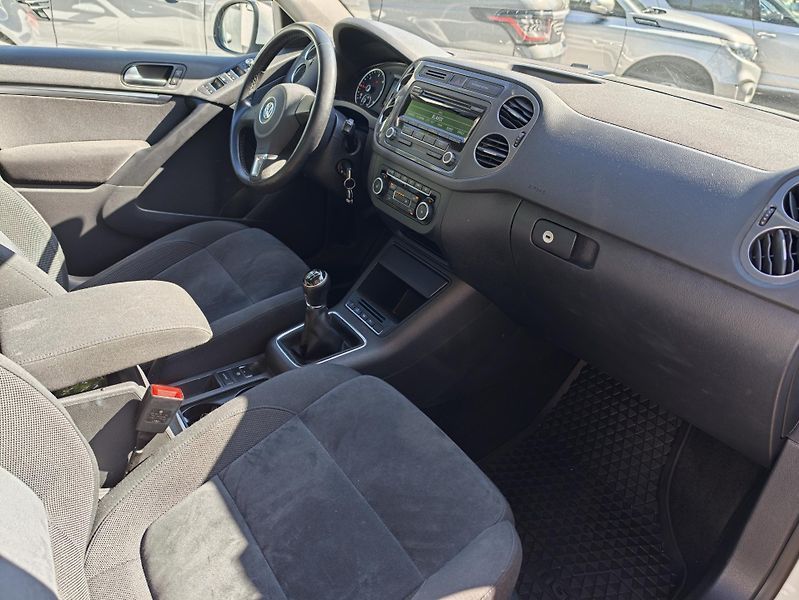 Volkswagen Tiguan 2,0 TDi R-Line  - fotka 12 z 21