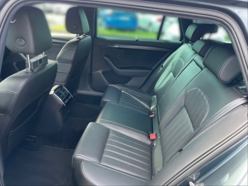Škoda Superb 2,0 TDI Sportline DSG - fotka 8 z 11