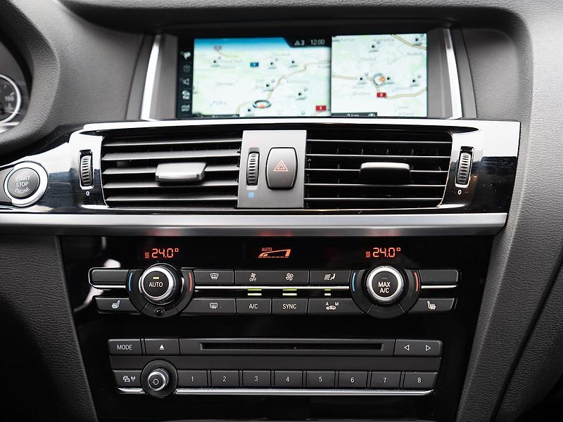 BMW X3 xDrive20d (F25) Model M Sport - fotka 13 z 31