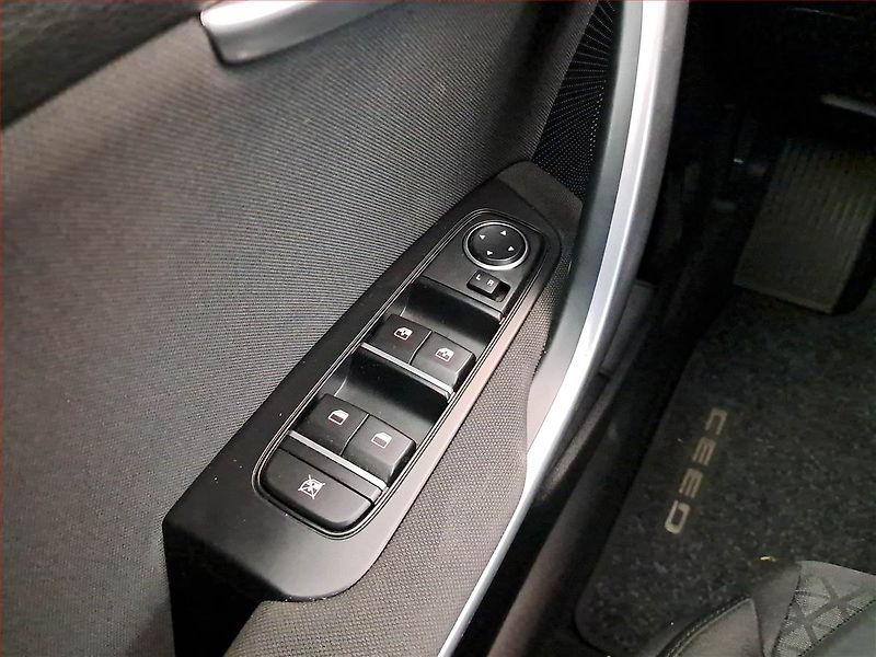 Kia Ceed (2023) Spin 1.0 T-GDI, SPIN, DPH - fotka 18 z 18