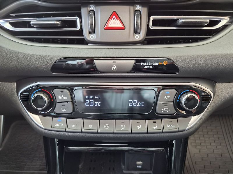 Hyundai i30 1.5 T-GDI/103kW N-Line DCT - P - fotka 26 z 38