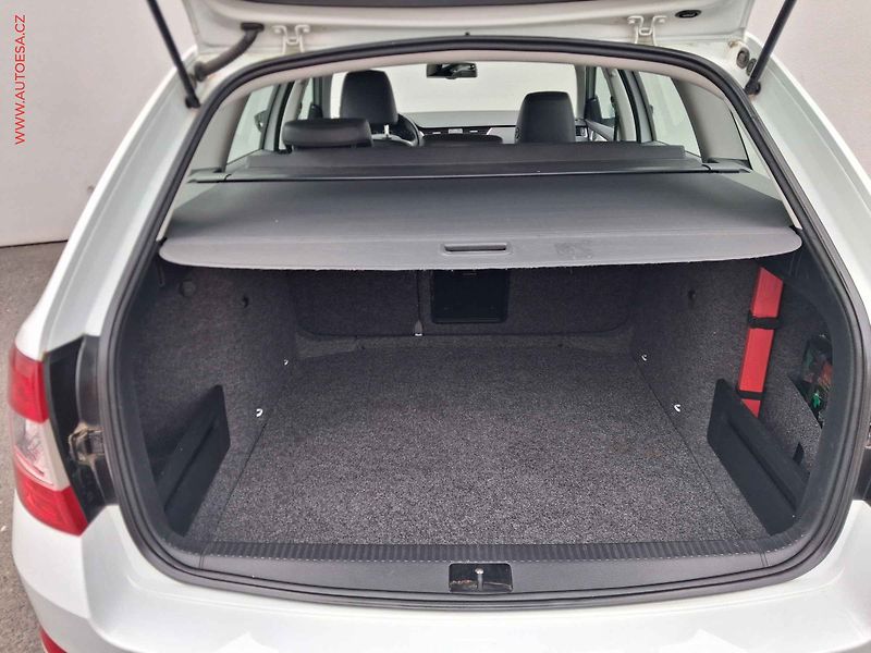 Škoda Octavia (2015) 1.6 TDi, Style, park. čidla - fotka 7 z 17