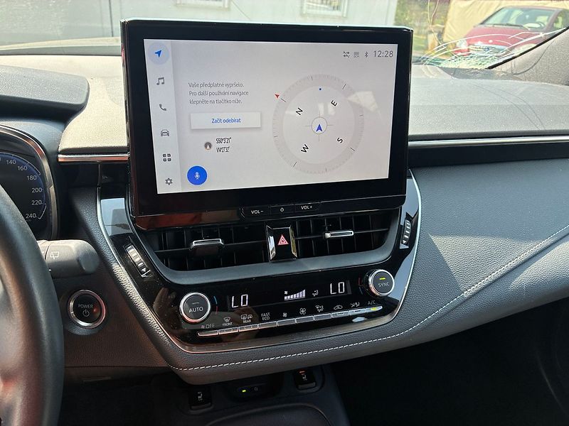 Toyota Corolla 1.8i HYBRID Aut Kamera ČR DPH - fotka 15 z 19