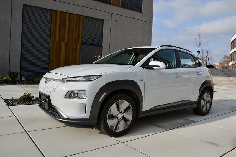 Hyundai Kona (2020) EV ELEKTRIC 100Kw 1 MAJITEL KA - fotka 6 z 53