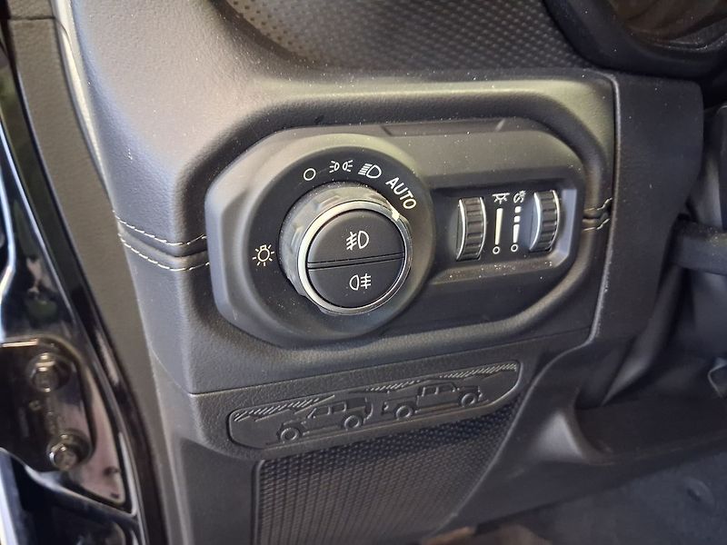 Jeep Wrangler (2024) Rubicon 2.0 Turbo 4WD - fotka 18 z 21