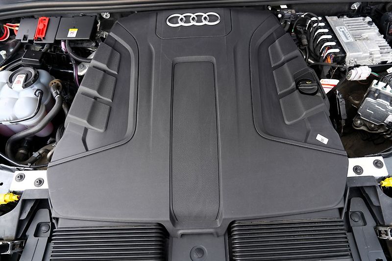 Audi Q7 50 TDI/Q/360/20/Sline/DPH - fotka 10 z 50