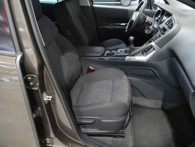 Peugeot 3008 (2010) 1.6VTi, Panor, AC - fotka 11 z 18