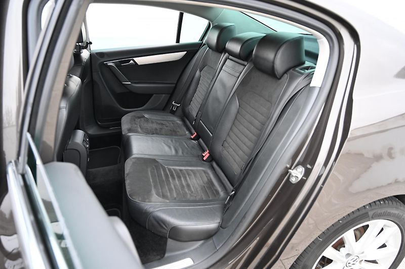 Volkswagen Passat 2.0TSI 155KW DSG Highline 7/14 - fotka 27 z 33
