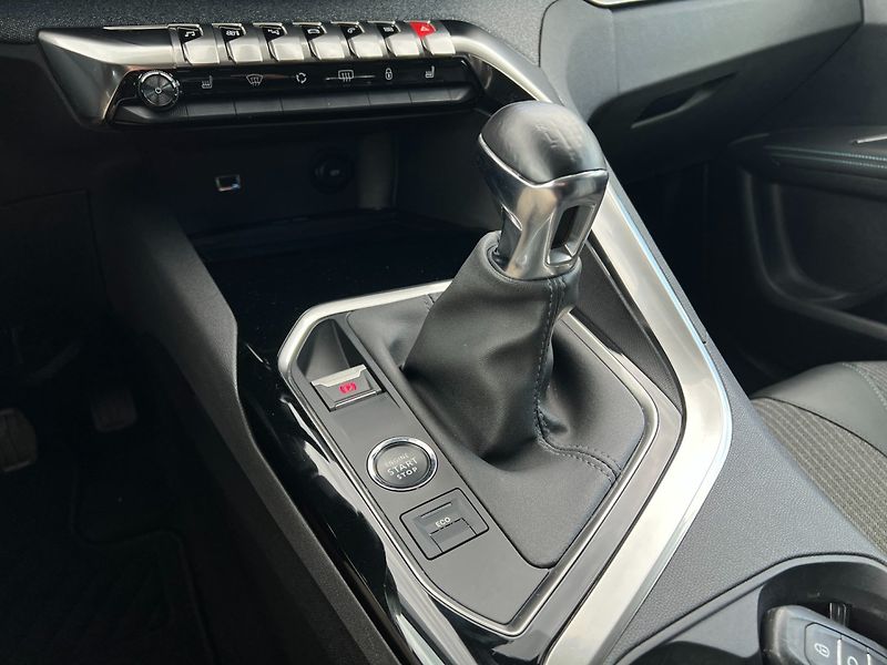 Peugeot 5008 (2021) 1.2PT 96kW! Allure! Tažné! LED - fotka 17 z 43