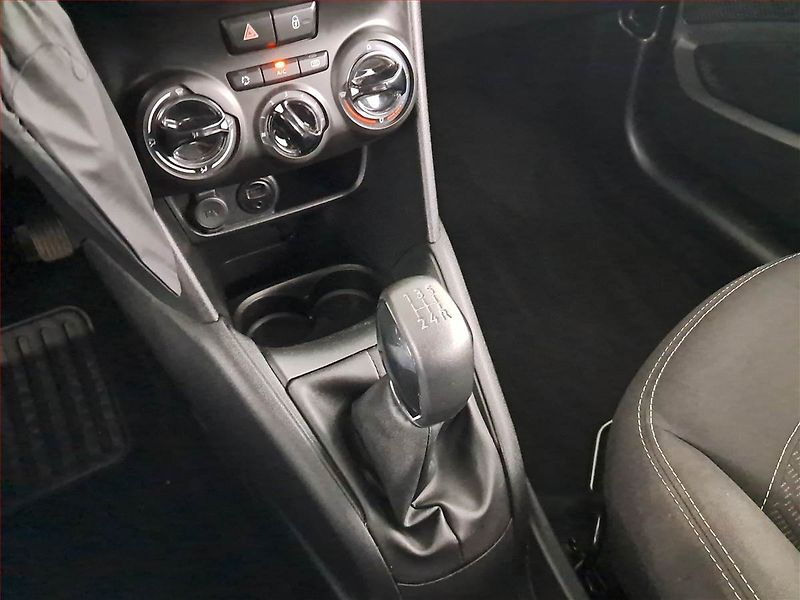 Peugeot 208 (2018) 1.2 PureTech, Serv.kniha - fotka 13 z 18