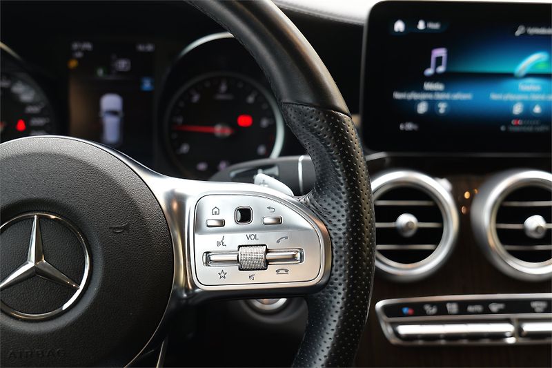 Mercedes-Benz GLC 220d 4M AMG Masáž 360° Webasto - fotka 14 z 32