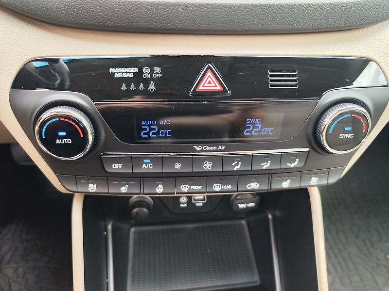 Hyundai Tucson 2.0 CRDI/136kW Premium DCT 4x4 - fotka 24 z 38