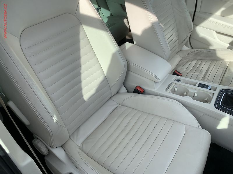 Volkswagen Passat (2015) 2.0 TDi, Highline, LED, navi - fotka 12 z 20