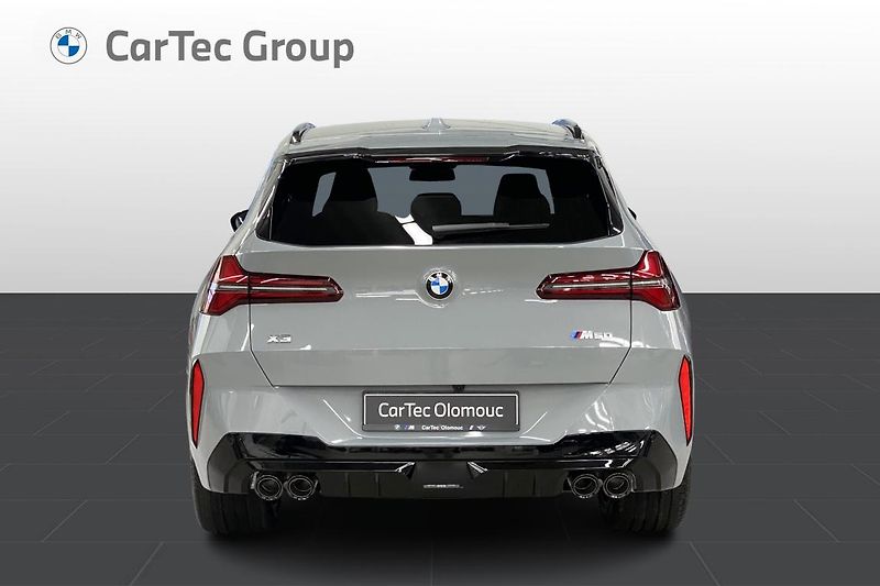 BMW X3 M50 xDrive - fotka 7 z 8