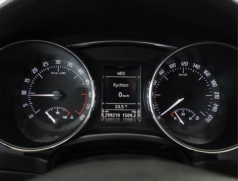 Škoda Superb (2008) 2.0 TDI, po STK - fotka 9 z 16