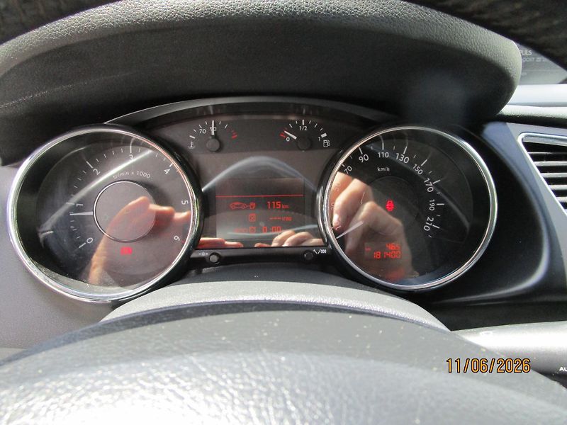 Peugeot 3008 (2015) 1,6 HDi panorama, navi - fotka 15 z 29