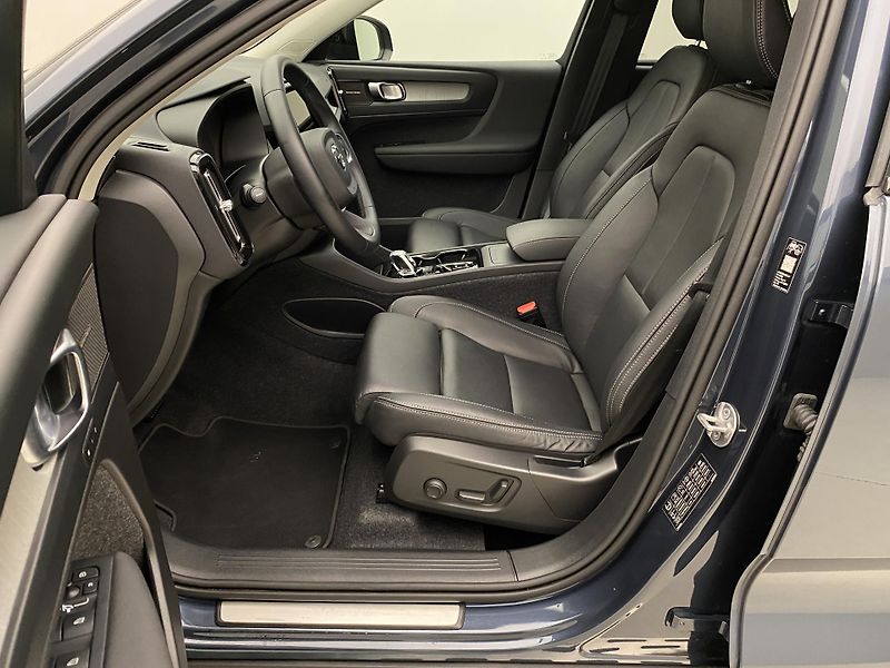 Volvo XC40 B4 DARK ULTRA AUT CZ - fotka 3 z 56