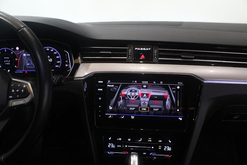 Volkswagen Passat (2021) 2.0TDI DSG Info display Matrix - fotka 34 z 43