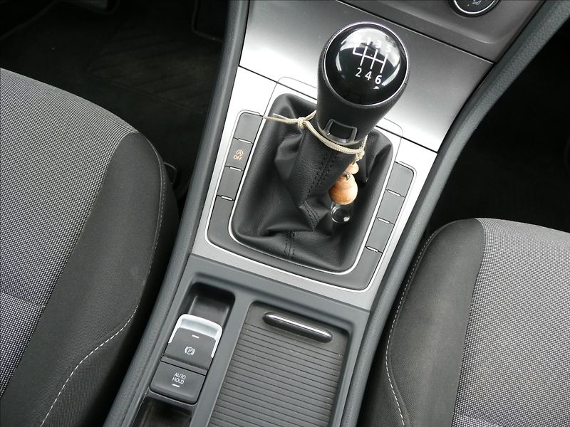 Volkswagen Golf 1,2 TSi 81kW 2x kola, serviska - fotka 28 z 54