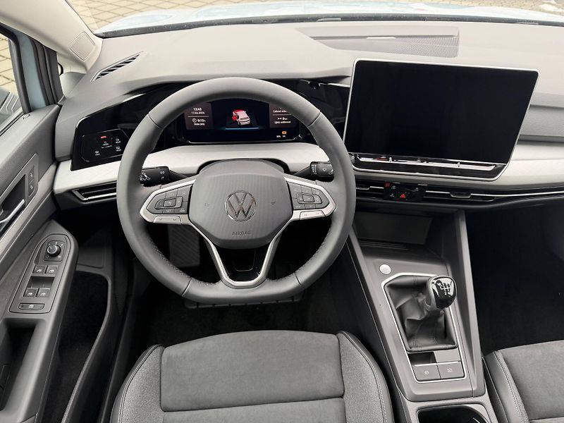 Volkswagen Golf (2026) People 6G 1,5TSI - fotka 6 z 7