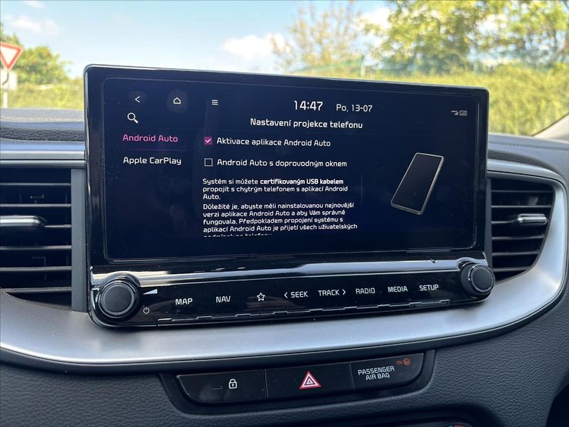 Kia Ceed 1,5 TGDi AT TOP ZÁRUKA ADAPTIV - fotka 19 z 40
