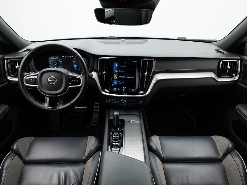 Volvo S60 B5 AWD R-DESIGN AUT CZ - fotka 2 z 44