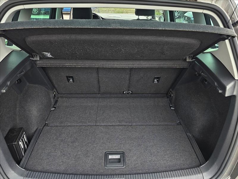 Volkswagen Golf Sportsvan 1,4TSi 110KW R-Line NAVI - fotka 29 z 47