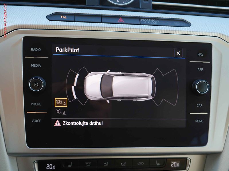 Volkswagen Passat (2018) 2.0 TDi, Comfortline, navi - fotka 12 z 19