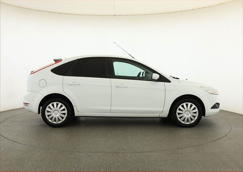 Ford Focus (2010) 1.6 16V, Automat, po STK - fotka 6 z 14