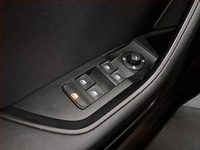 Škoda Superb (2017) Laurin&Klement 2.0 TDI, Kůže - fotka 18 z 19