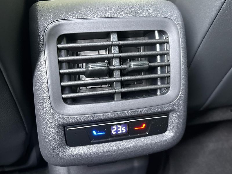 Volkswagen T-Roc (2026) SUV - fotka 22 z 28