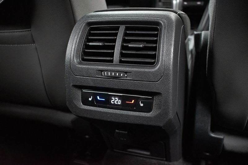 Volkswagen Touran 1.5 TSI TAŽNÉ*7.MÍST*DPH*ČR 1M - fotka 17 z 45