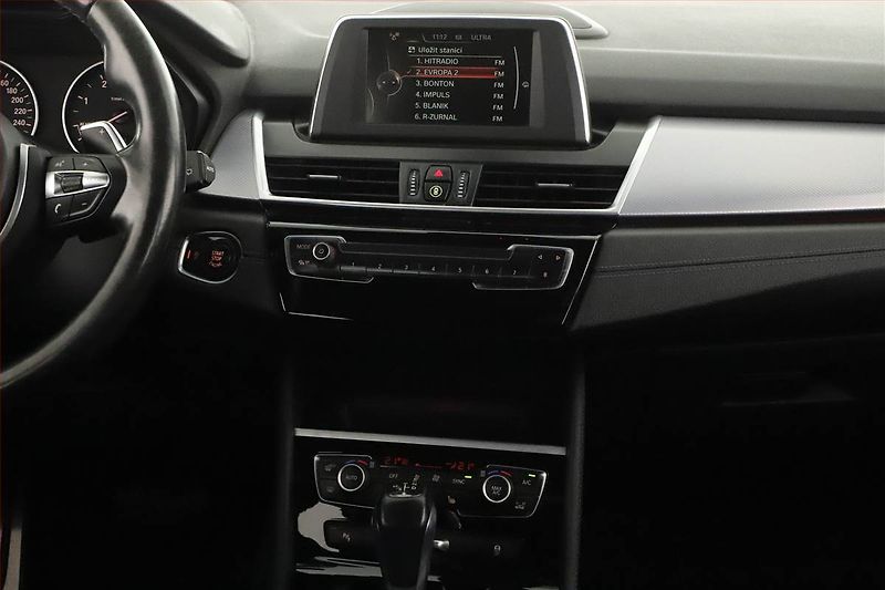 BMW Řada 2 (2018) 220d Gran Tourer, 4X4 - fotka 12 z 16