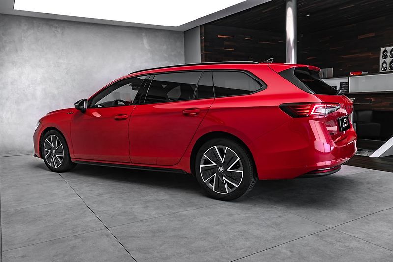 Škoda Superb Sportline 2,0TDI DSG Masáže - fotka 7 z 21