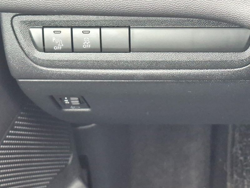 Peugeot 208 (2015) 1.0i 50kW -KLIMA-SENZORY - fotka 17 z 42