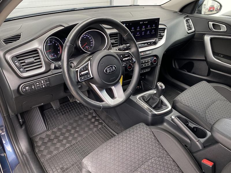 Kia Ceed 1,5 T-GDi 117,5 kW TOP - fotka 7 z 24