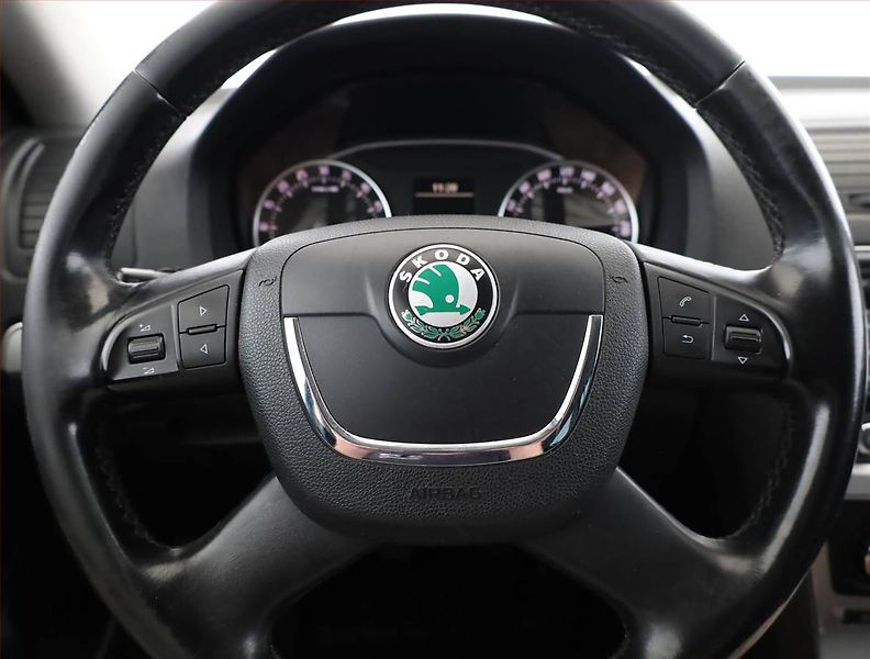 Škoda Octavia (2012) 1.6 TDI, Navi, Tempomat - fotka 8 z 14