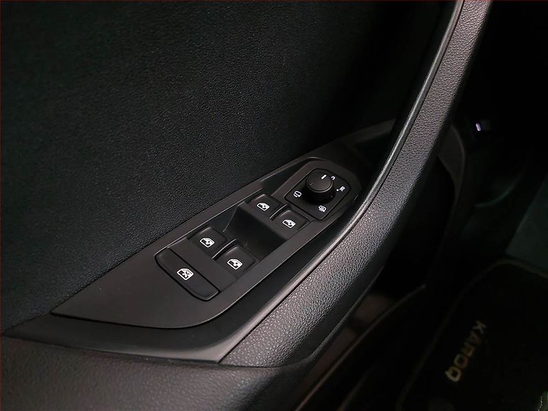 Škoda Karoq (2023) Sportline 1.5 TSI - fotka 17 z 21