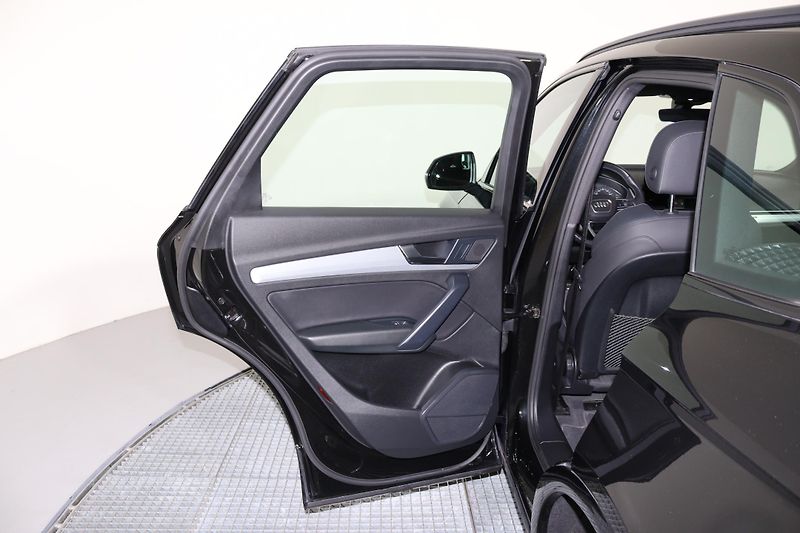 Audi Q5 Sline 40 TDI quattro Stronic - fotka 14 z 26