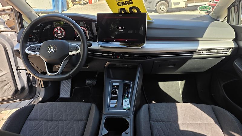 Volkswagen Golf (2025) 1.5 eTSI 85kW Life DSG7 Tažné - fotka 14 z 34