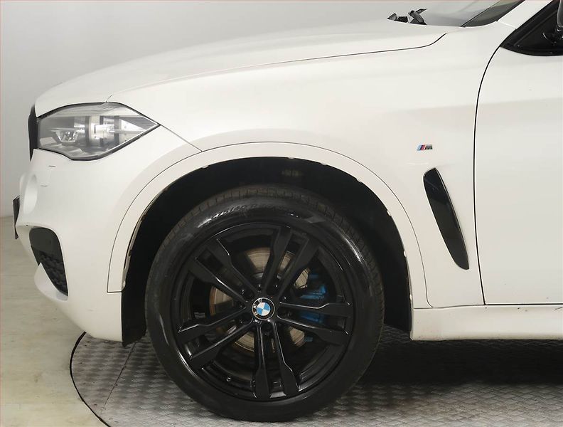 BMW X6 (2018) M Paket xDrive40d - fotka 15 z 25