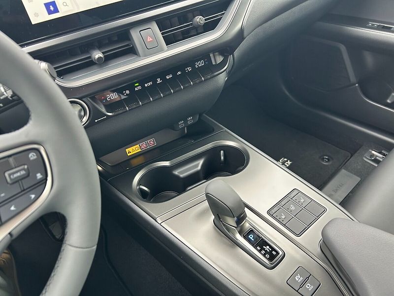 Lexus UX 300h 300h 2.0L HEV F SPORT DESIGN - fotka 8 z 10