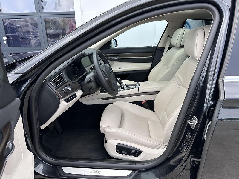 BMW Řada 7 730d  - fotka 7 z 24