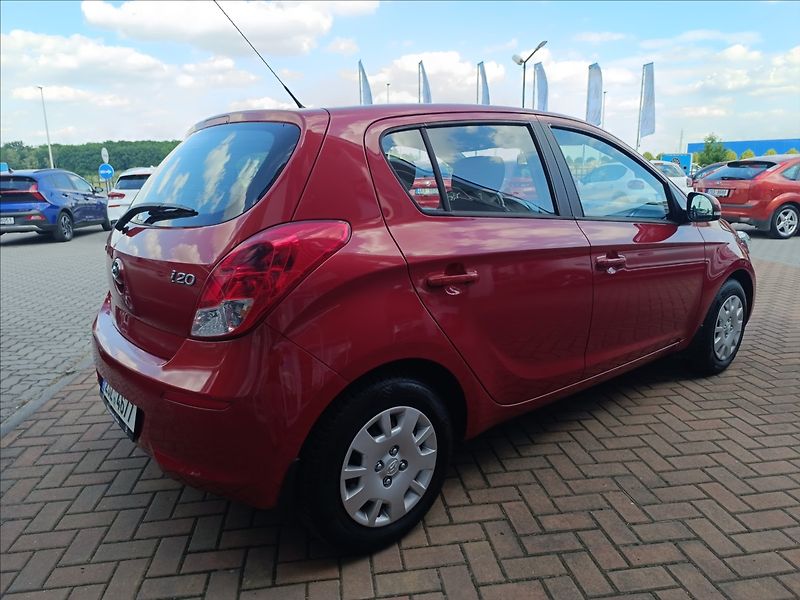 Hyundai i20 1,2 CVVT Family Space - fotka 6 z 17
