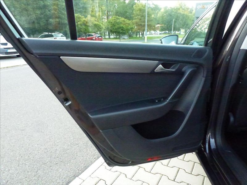 Volkswagen Passat 1,6 TDI Serviska, TOP STAV !!! - fotka 17 z 60