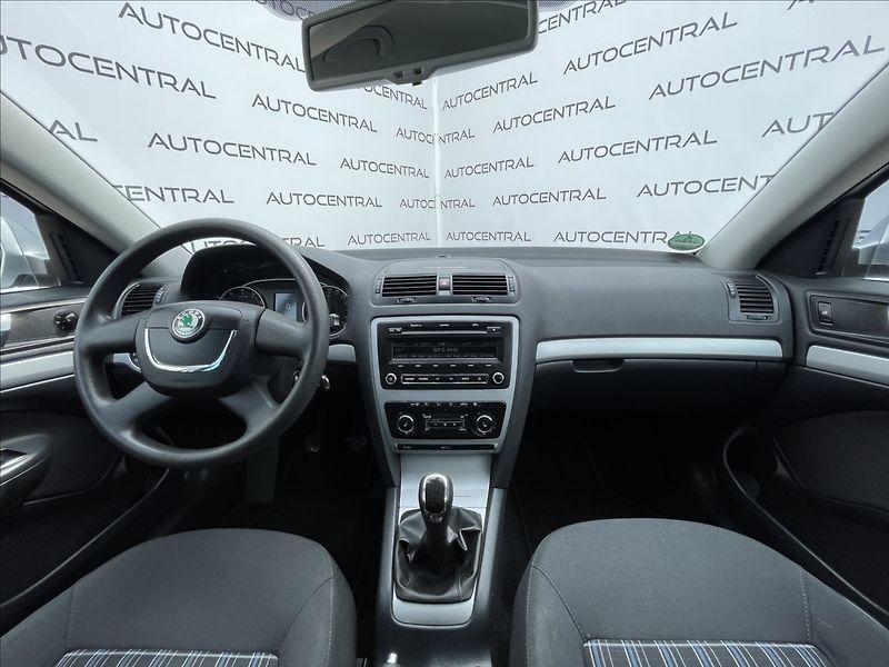 Škoda Octavia 1,4 tsi Style 90kw 1.majitel - fotka 16 z 21