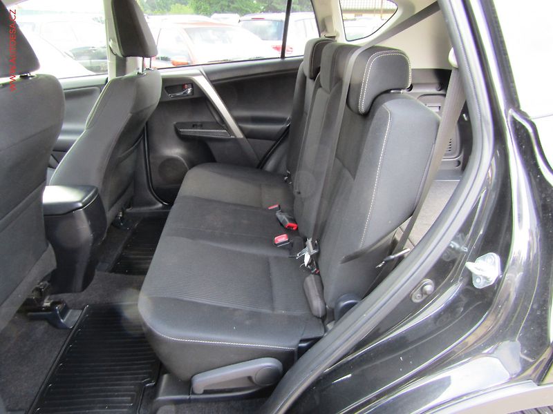 Toyota RAV4 (2014) 2.2D 4x4, ČR, servis.kniha - fotka 10 z 17